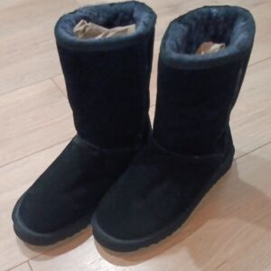 Women's Black Winter Boots,  Fur Lined Ladies Winter Booties,  Ladies Size 7